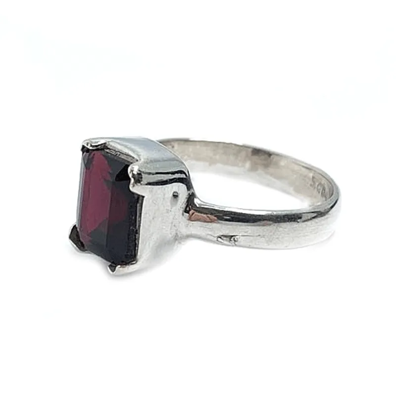 Pahrma Garnet Boho Style Ring